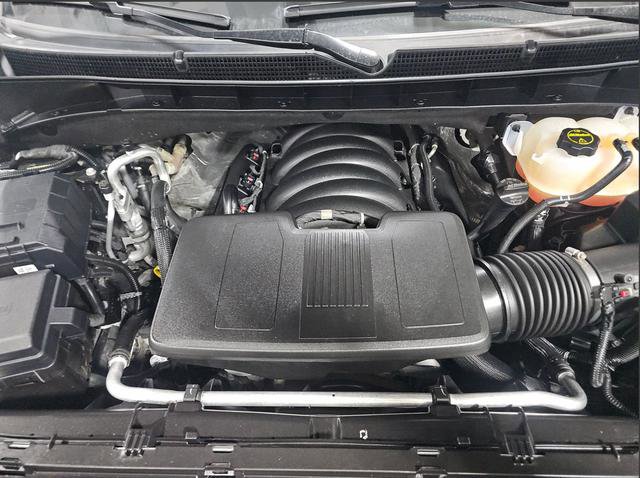 Used 2024 GMC Yukon AT4 w/ LPO, Floor Liner Package image 13