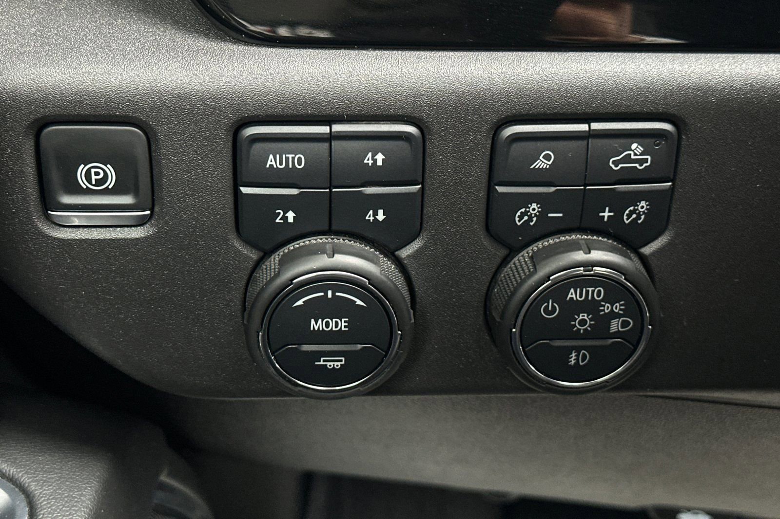 Used 2025 Chevrolet Silverado 1500 LT Trail Boss w/ LT Trail Boss Premium Package AWD/4WD image 31