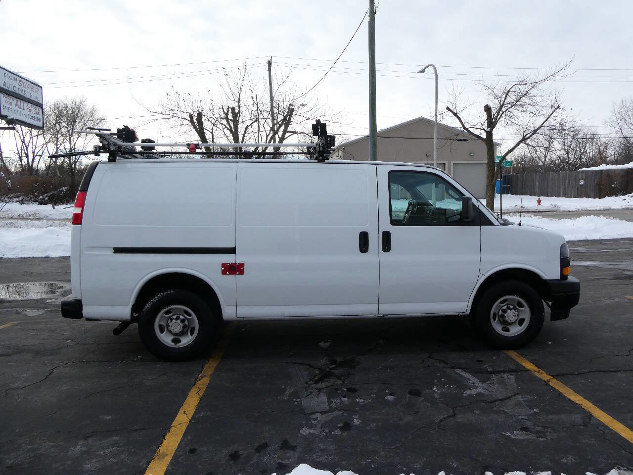 Used 2018 Chevrolet Express 2500 w/ Driver Convenience Package image 4