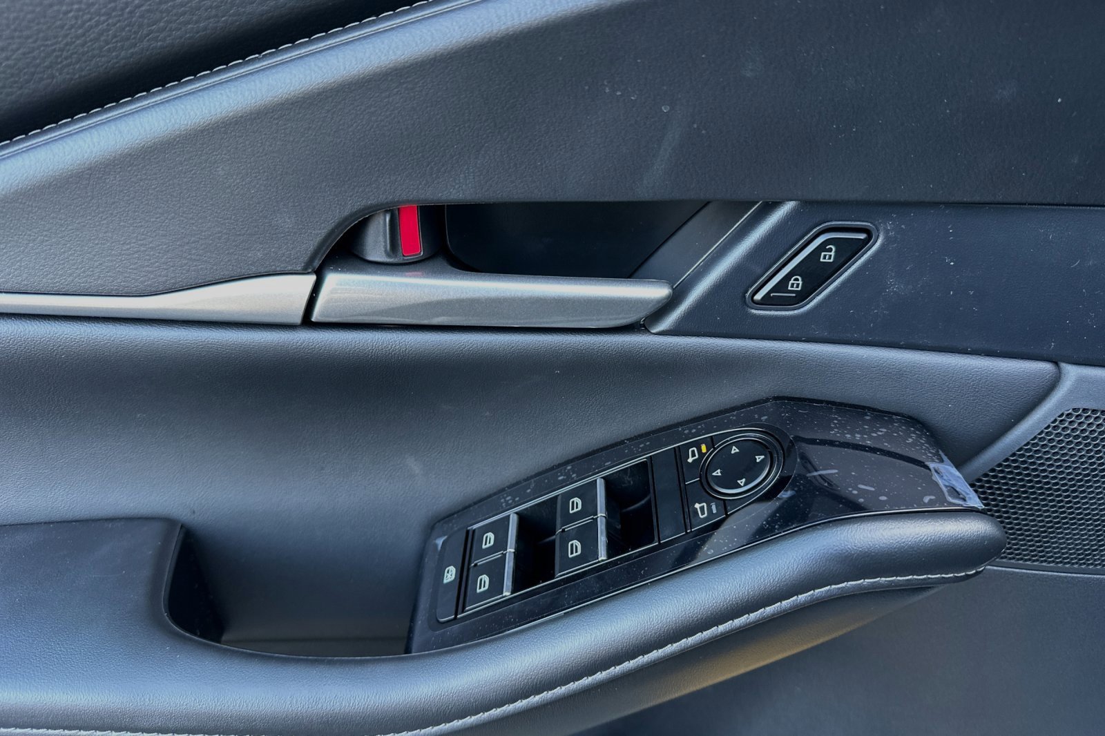 Used 2025 MAZDA CX-30 AWD 2.5 S w/ Select Sport Pkg image 12