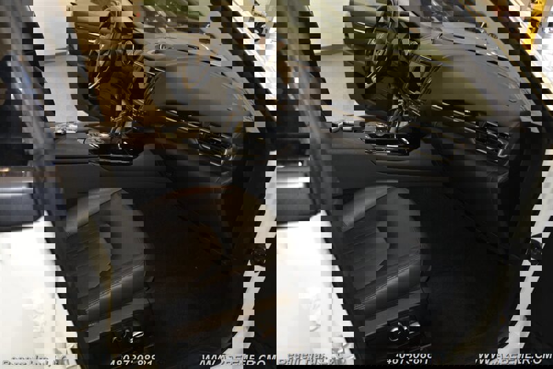 Used 2021 Maserati Levante image 17