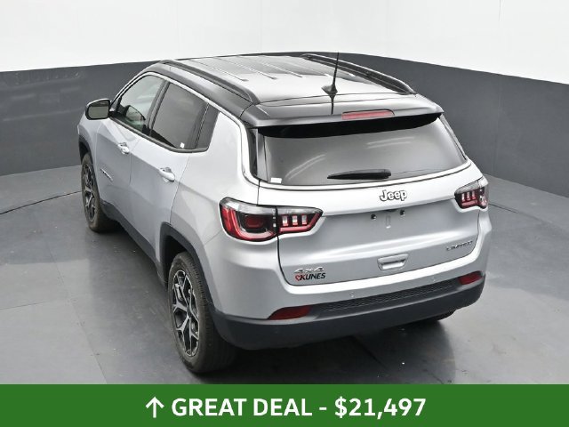 Used 2025 Jeep Compass Limited AWD/4WD image 46