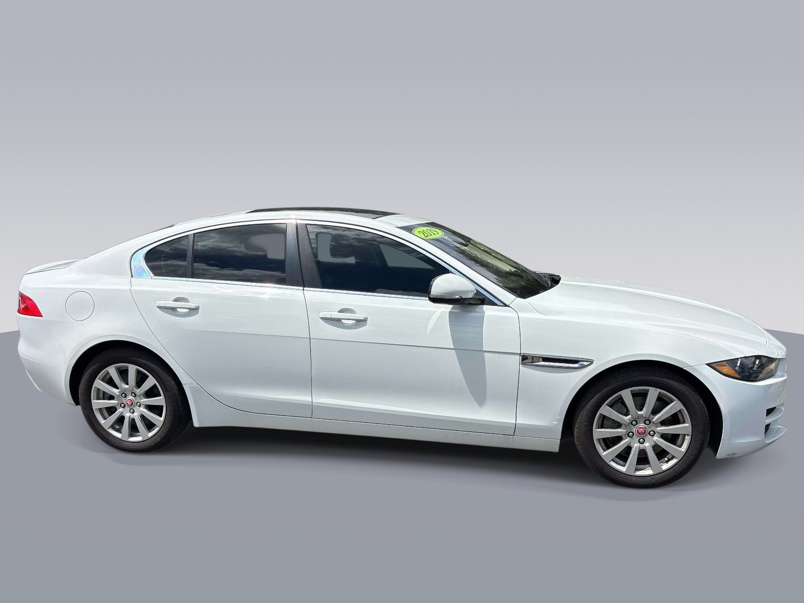 Used 2019 Jaguar XE RWD image 2