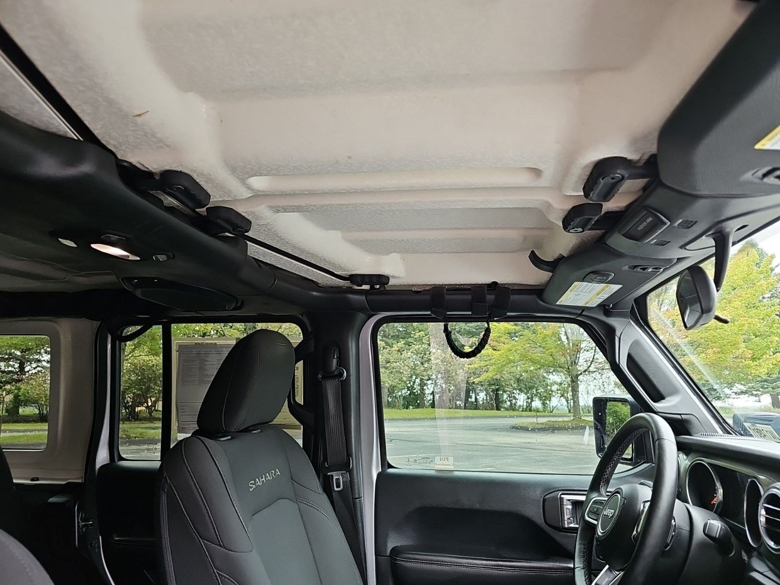 Used 2018 Jeep Wrangler Unlimited Sahara w/ Cold Weather Group AWD/4WD image 12