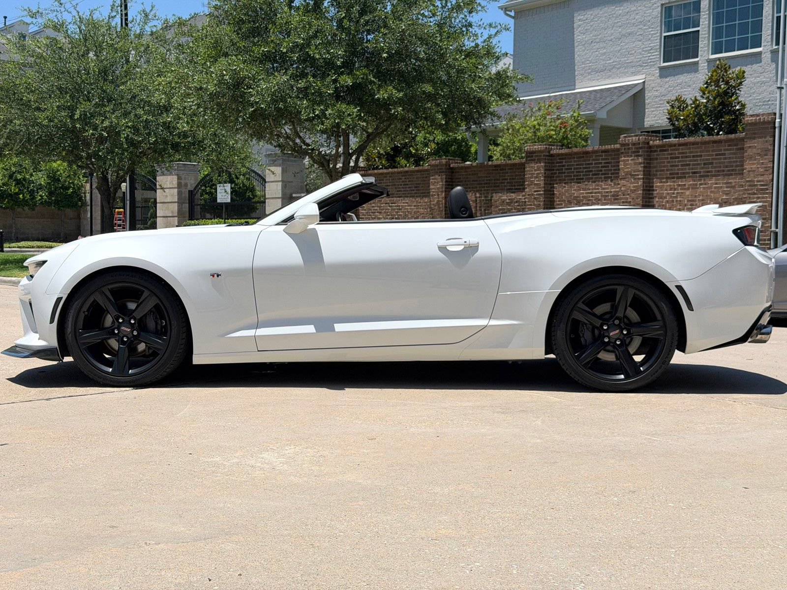 Used 2018 Chevrolet Camaro SS RWD image 9