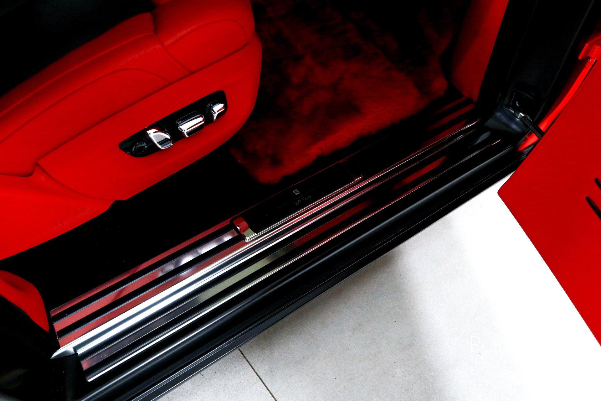 Used 2024 Rolls-Royce Phantom Extended Wheelbase w/ The Phantom Package image 38