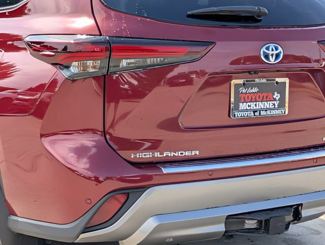 Certified 2024 Toyota Highlander Platinum AWD/4WD image 7