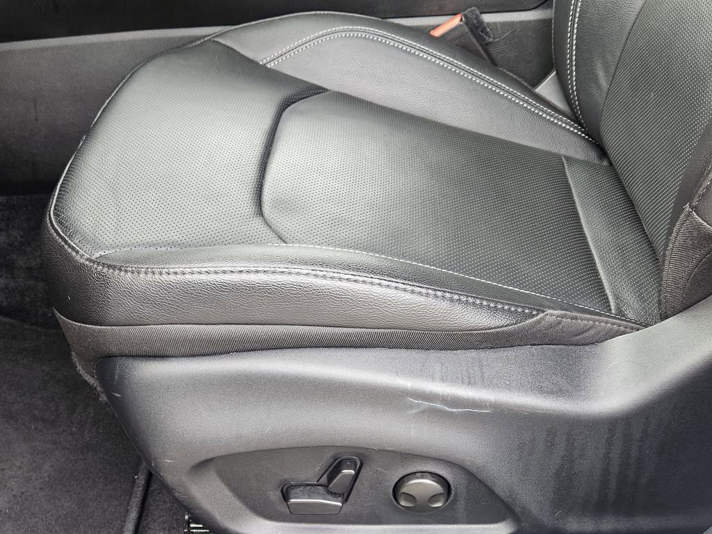 Used 2025 Jeep Compass Limited w/ Elite Group image 18