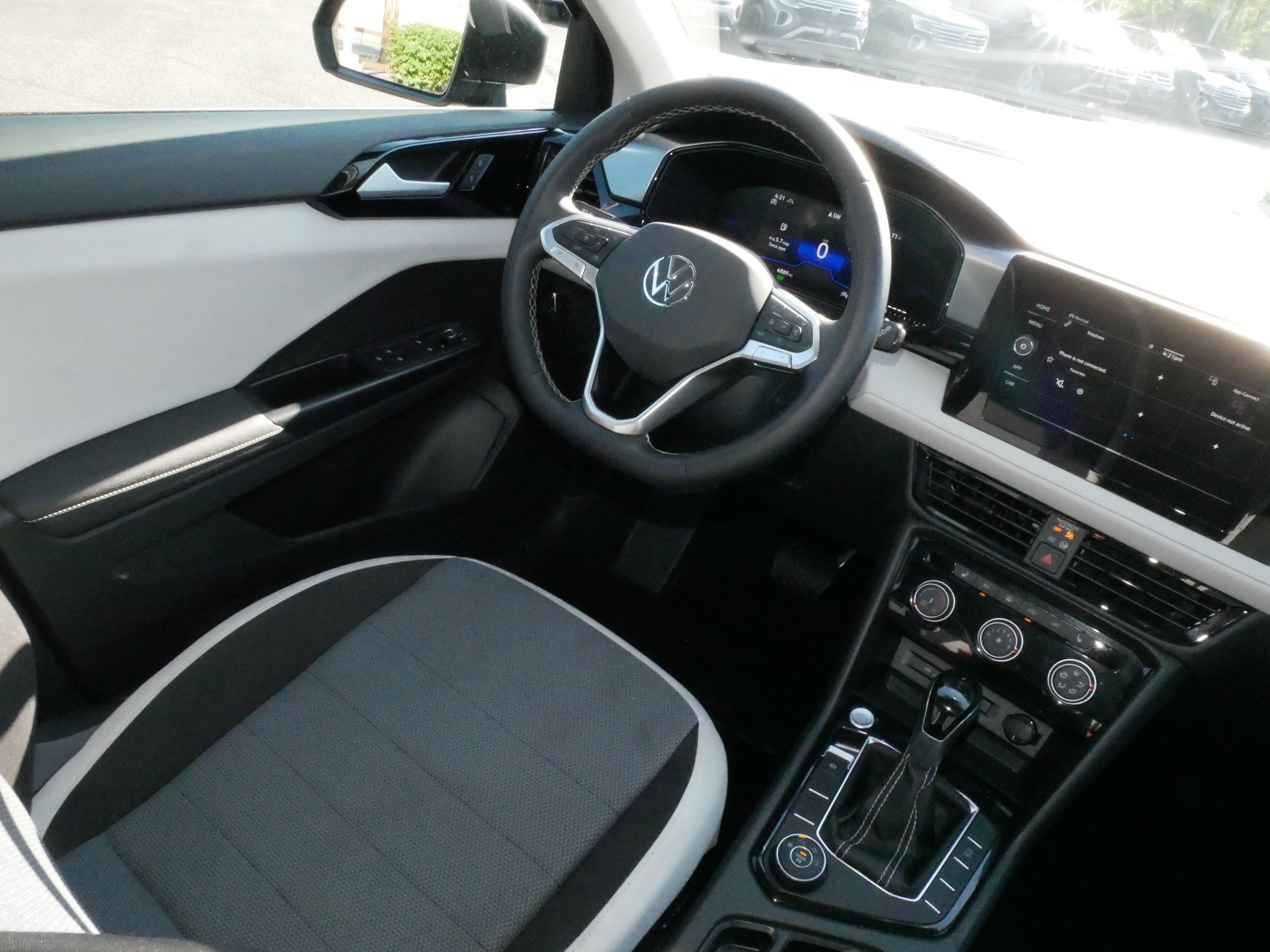 Used 2025 Volkswagen Taos S AWD/4WD image 9