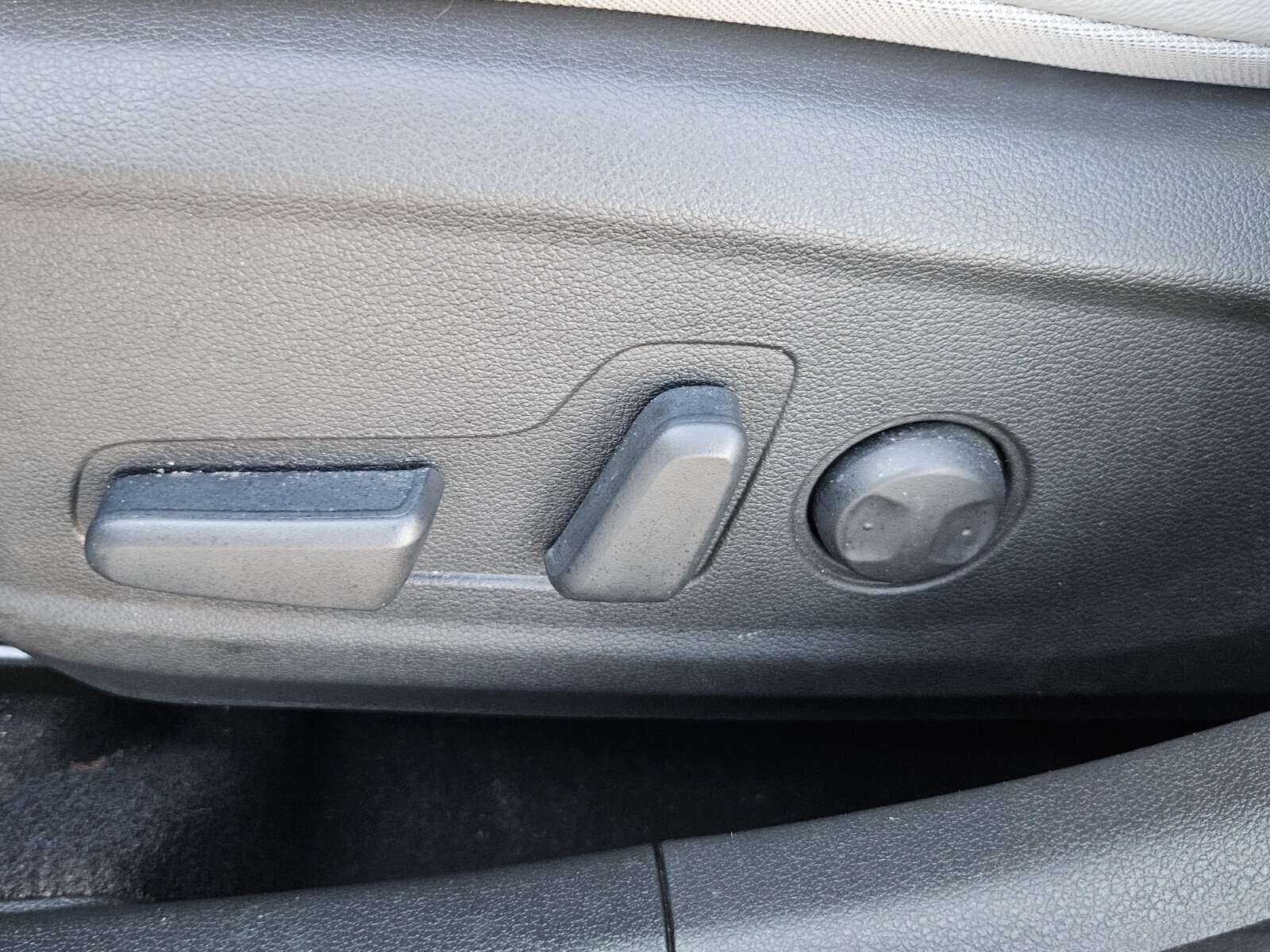 Used 2021 Hyundai Kona Limited w/ Cargo Package image 13