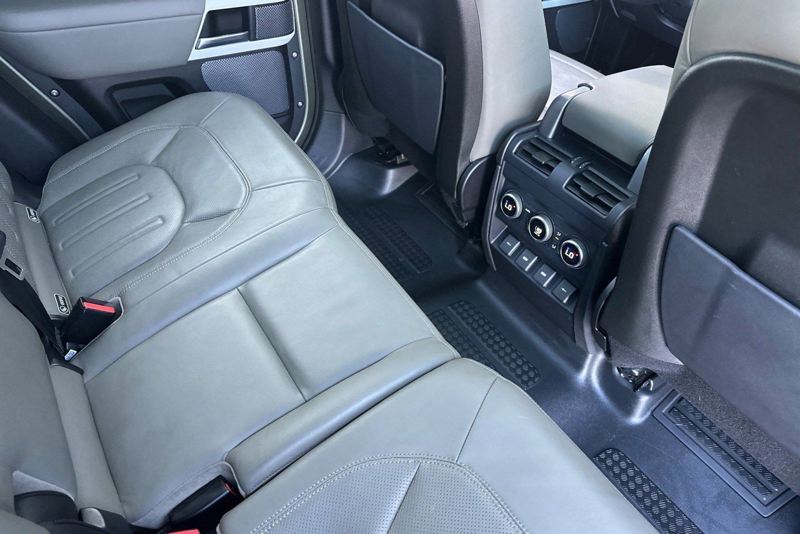 Used 2020 Land Rover Defender 110 HSE image 32