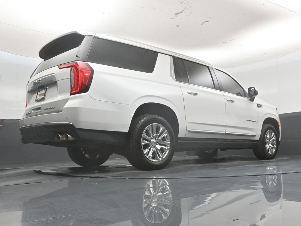 Used 2022 GMC Yukon XL Denali AWD/4WD image 47