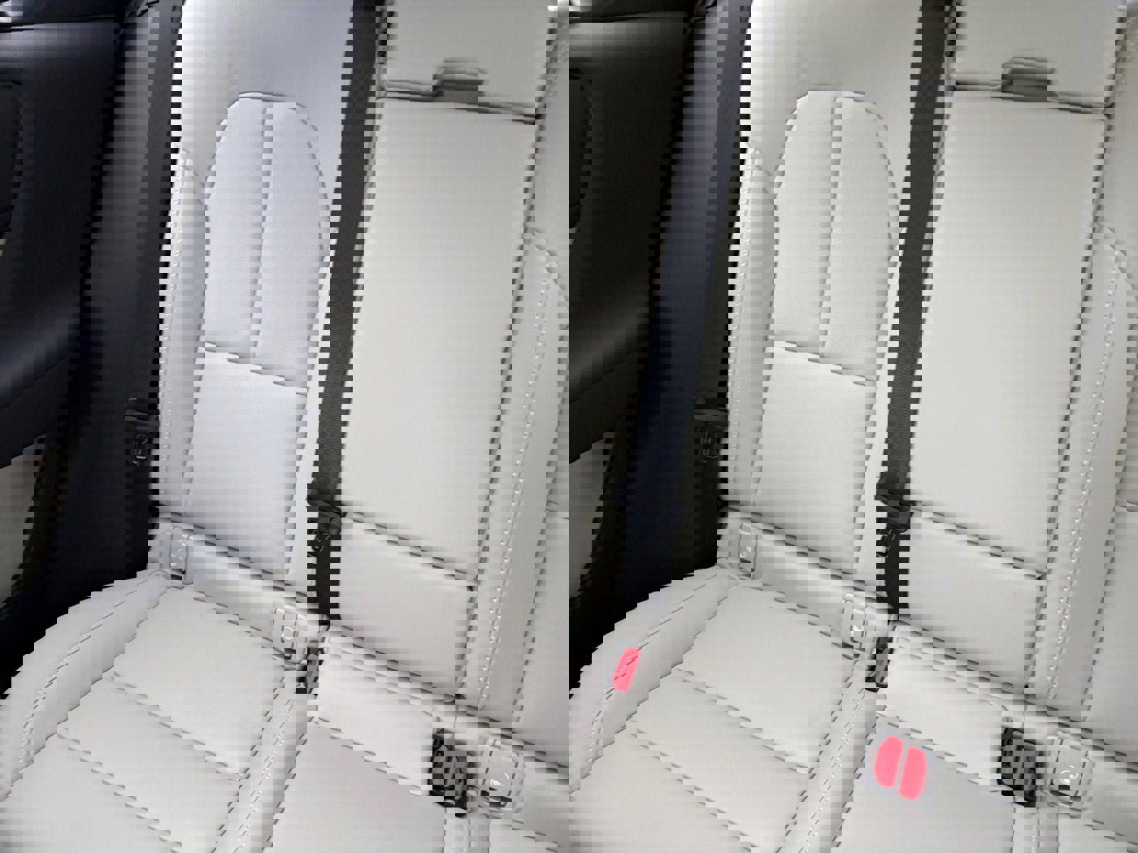 New 2025 Volvo XC40 B5 Plus w/ Protection Package Premier image 13