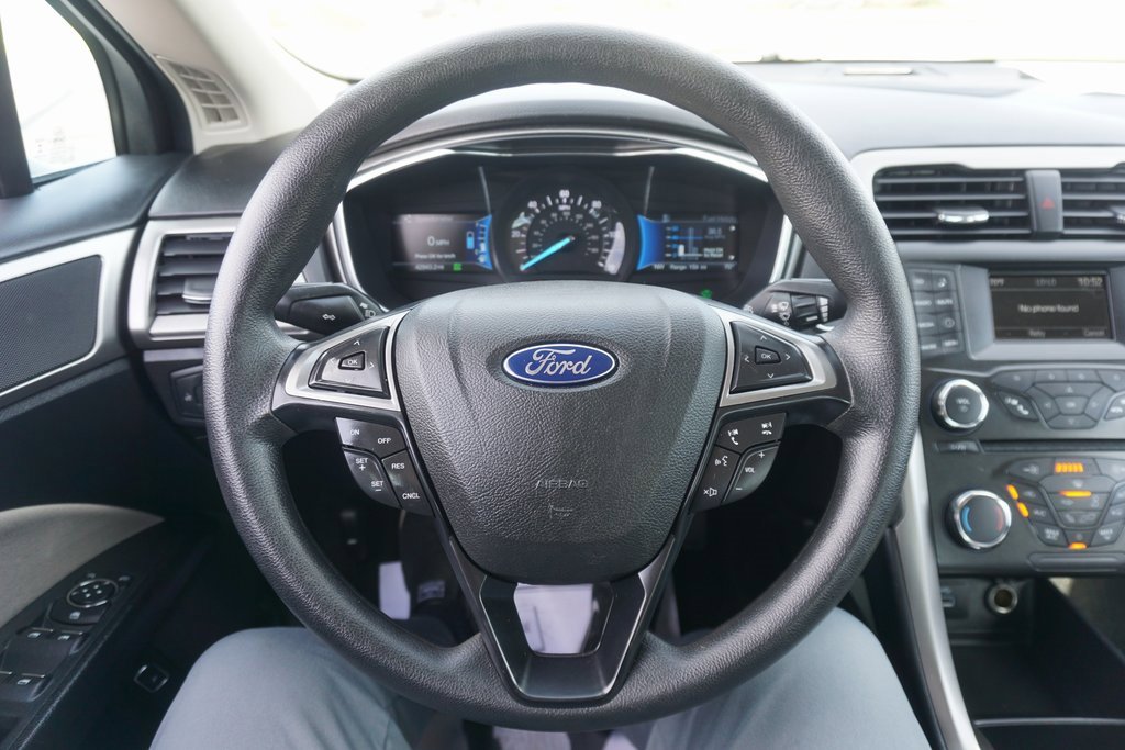 Used 2018 Ford Fusion S image 3