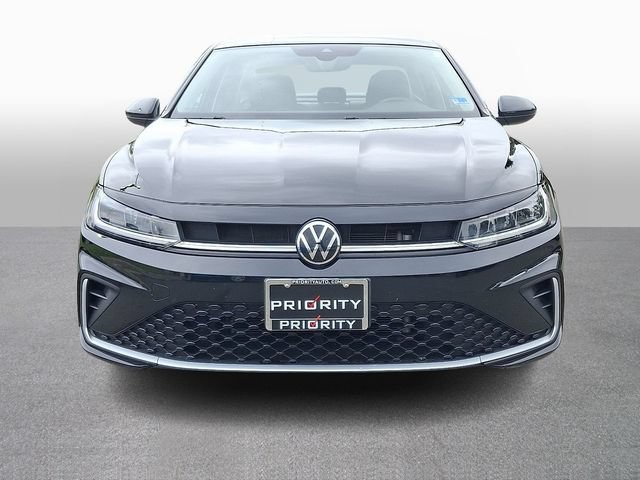 Used 2025 Volkswagen Jetta SE FWD image 2