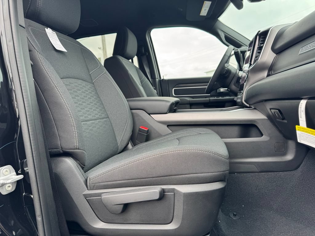 New 2026 RAM 3500 Big Horn AWD/4WD image 12