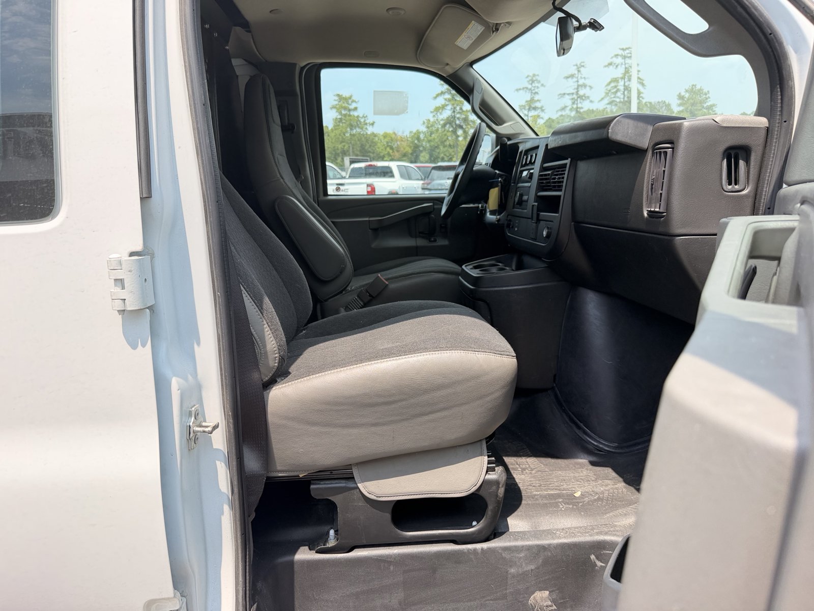 Used 2024 GMC Savana 2500 w/ Driver Convenience Package RWD image 33