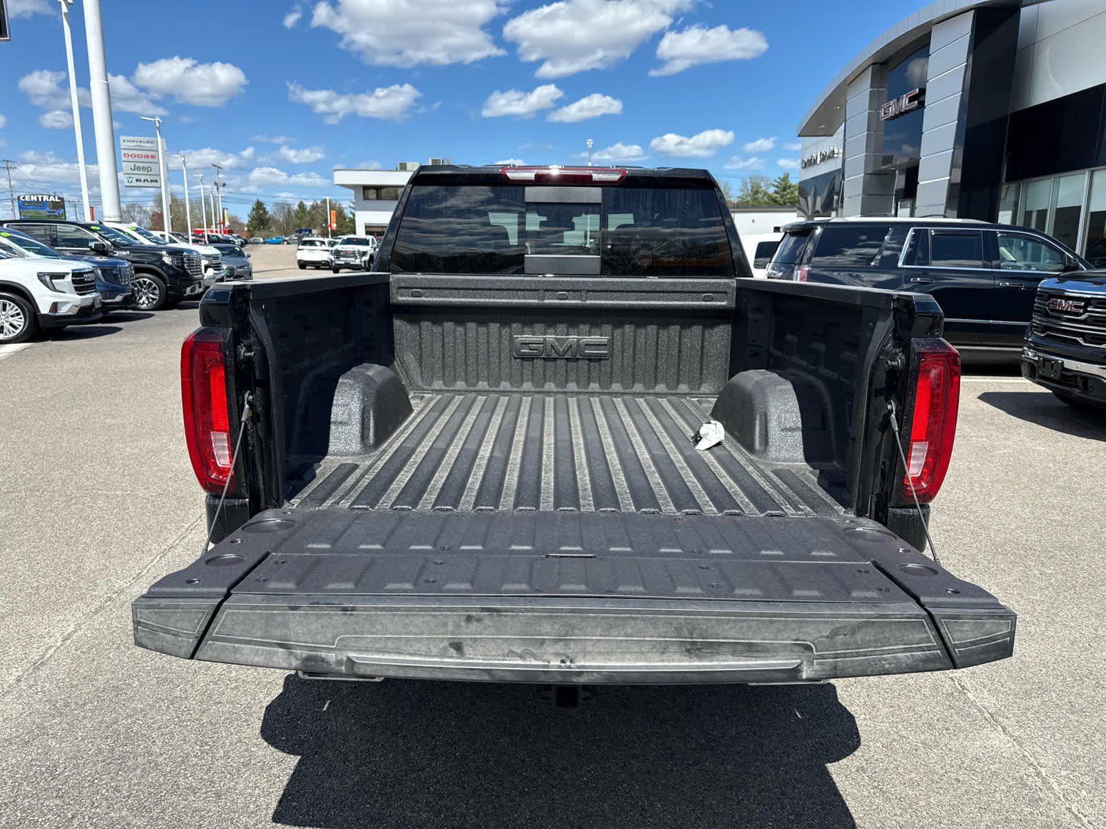 New 2026 GMC Sierra 1500 SLT w/ SLT Premium Plus Package AWD/4WD image 11