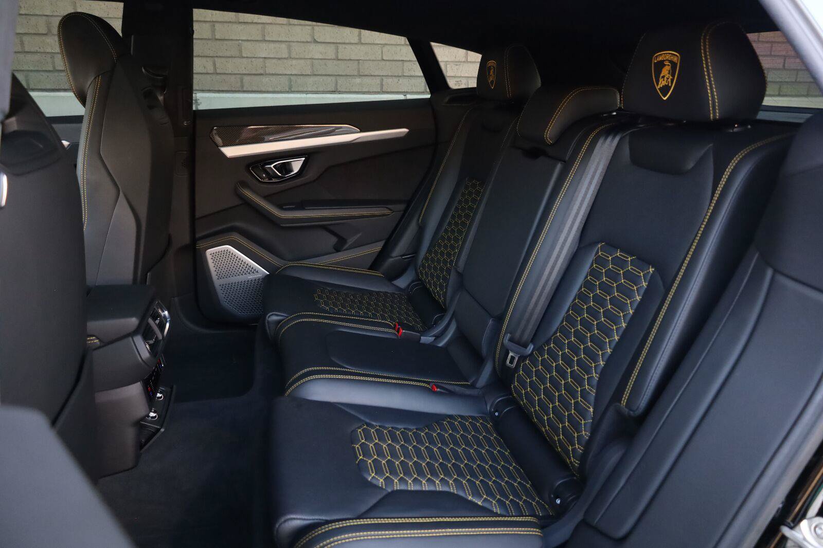 Used 2021 Lamborghini Urus AWD/4WD image 35