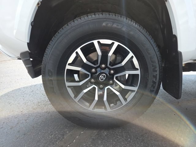 Used 2022 Toyota Tacoma TRD Sport AWD/4WD image 28