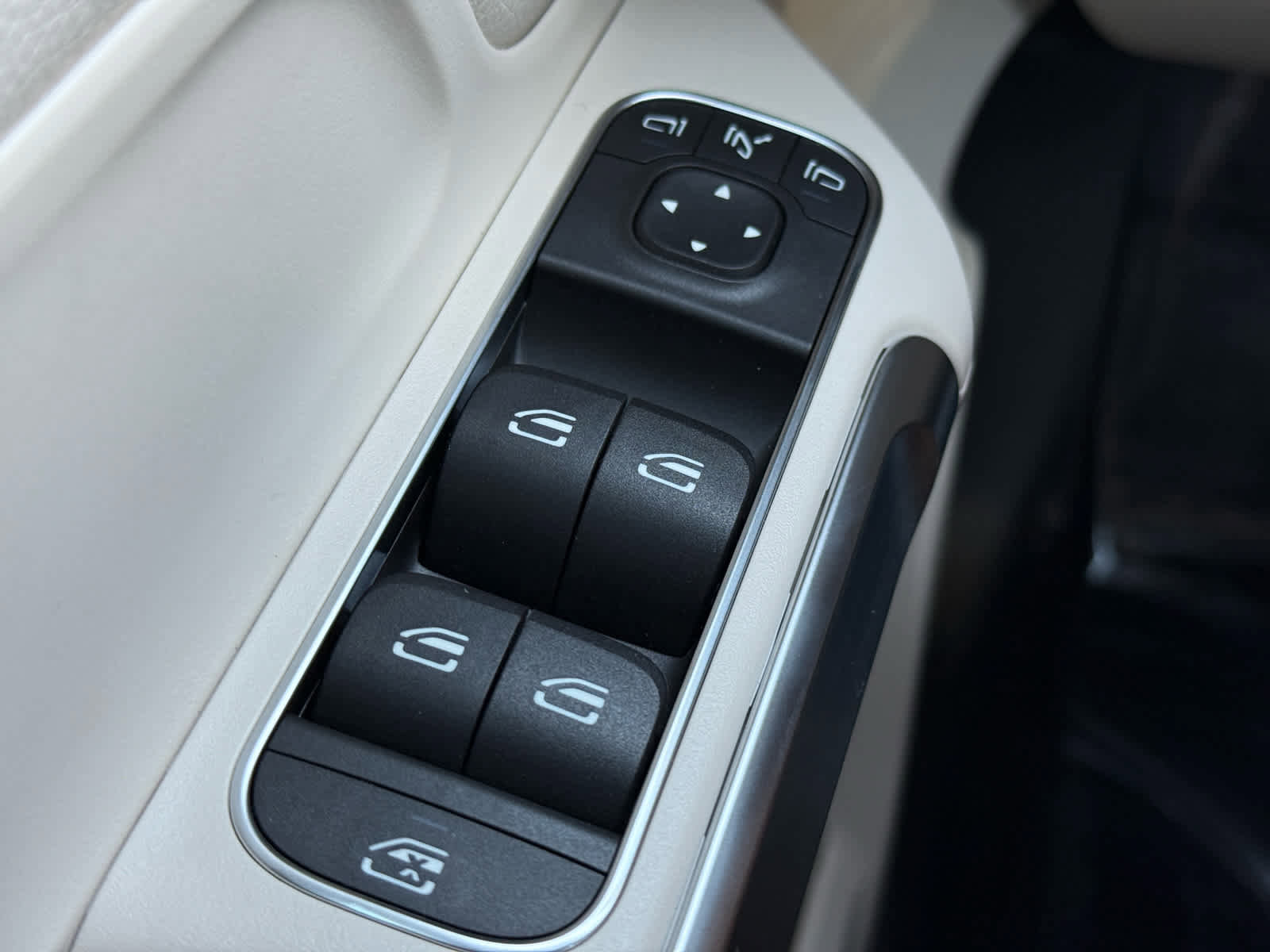 Certified 2026 Mercedes-Benz GLB 250 4MATIC image 22