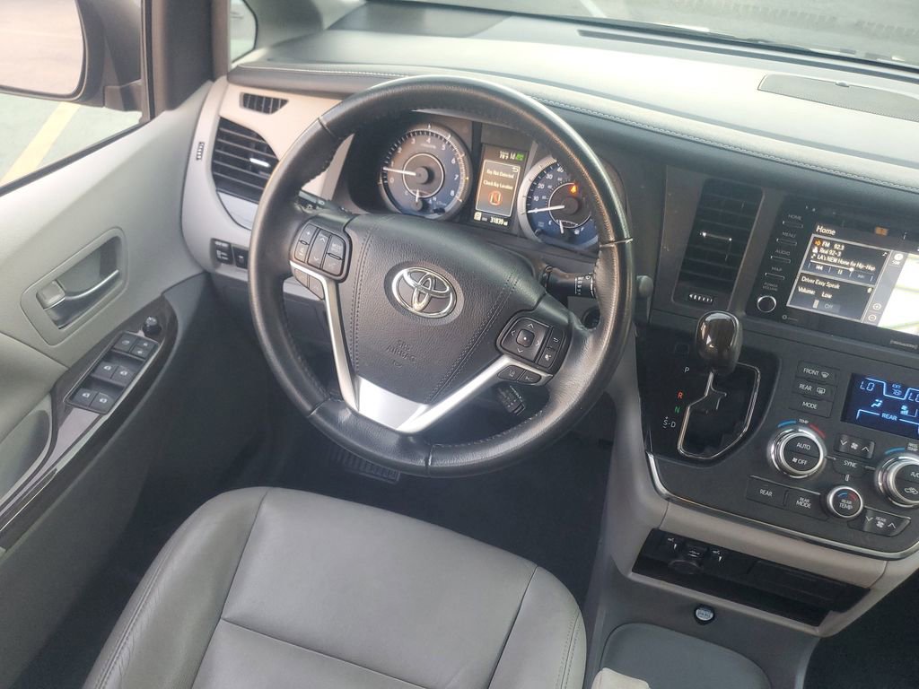 Used 2019 Toyota Sienna XLE image 12