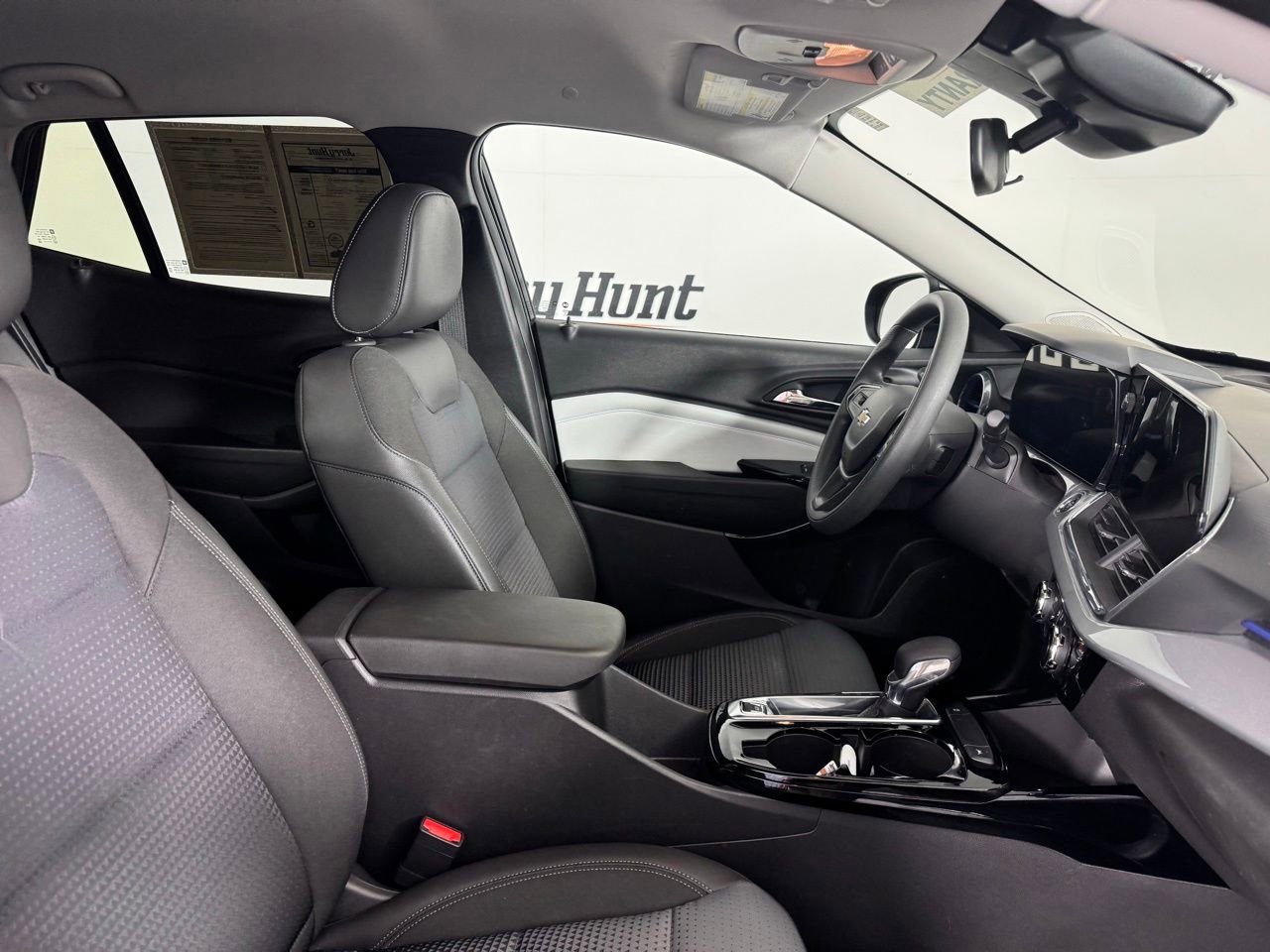 Used 2025 Chevrolet Trax LT FWD image 45