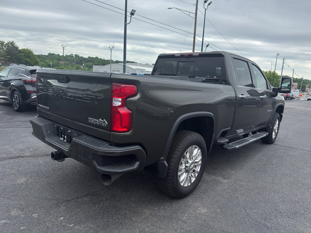Used 2022 Chevrolet Silverado 3500 High Country w/ Technology Package AWD/4WD image 3