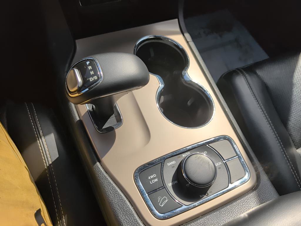 Used 2015 Jeep Grand Cherokee Limited image 17