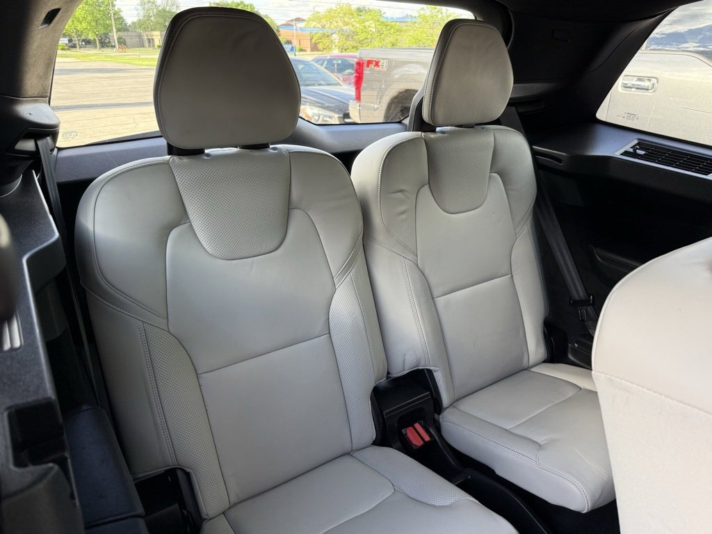 Used 2022 Volvo XC90 T8 R-Design w/ Advanced Package image 18