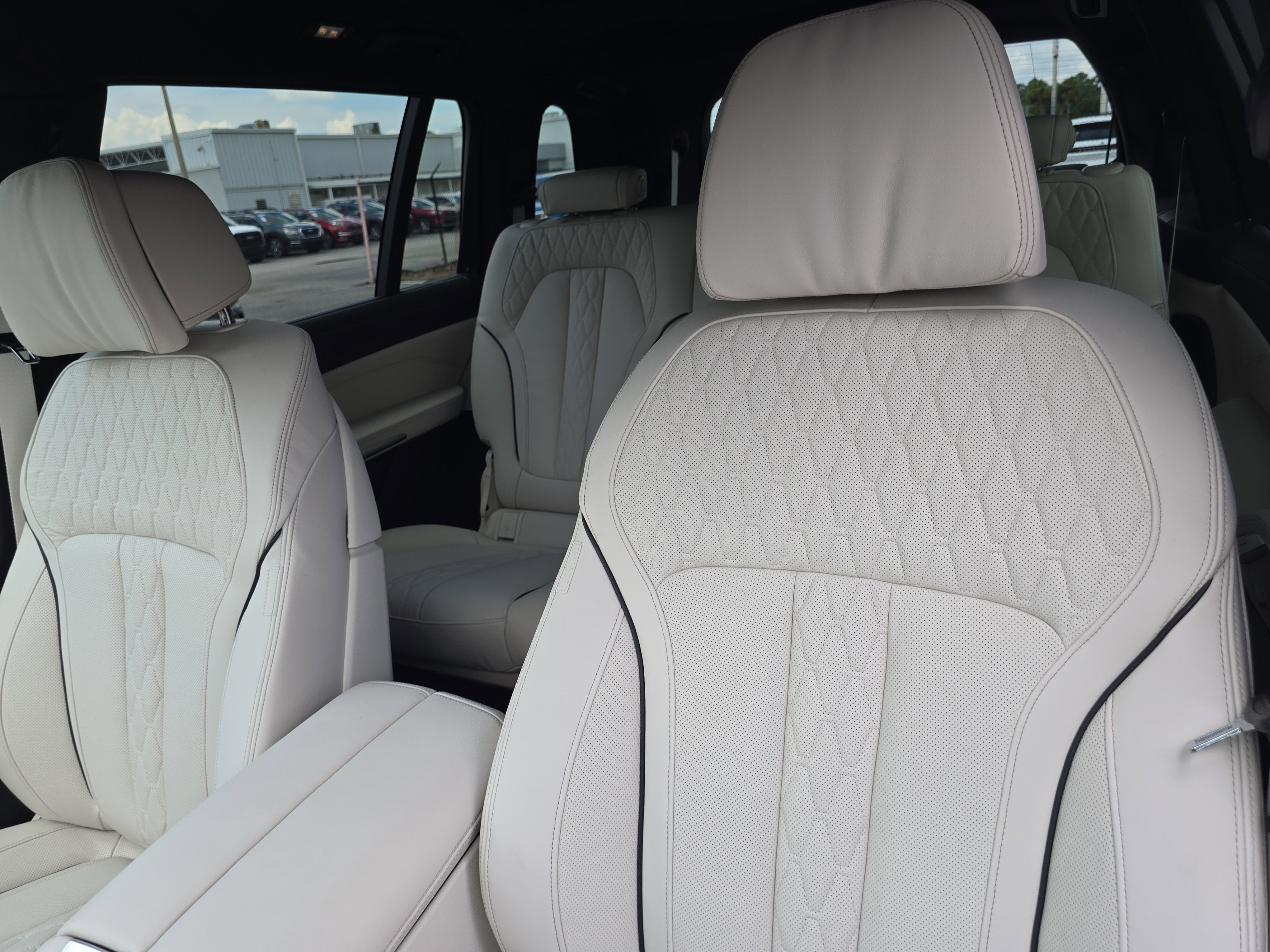 New 2026 BMW X7 M60i image 25