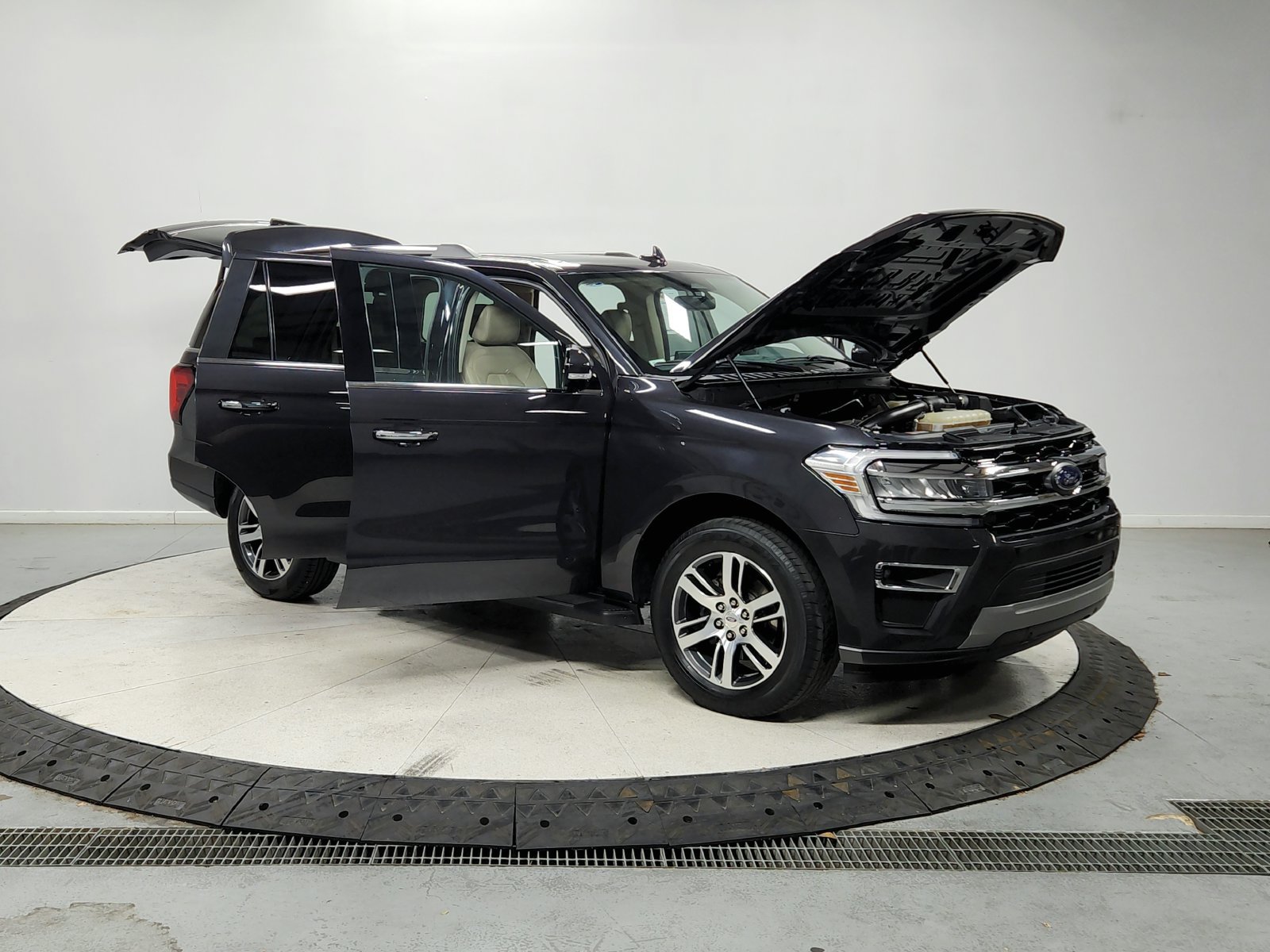 Used 2024 Ford Expedition Limited RWD image 10