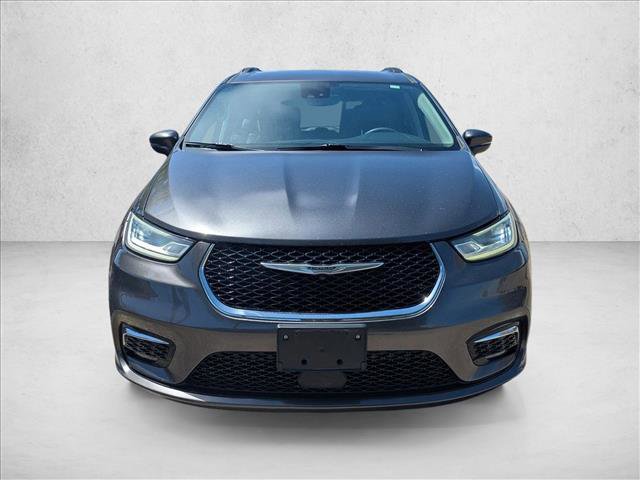 Used 2022 Chrysler Pacifica Touring-L FWD image 2