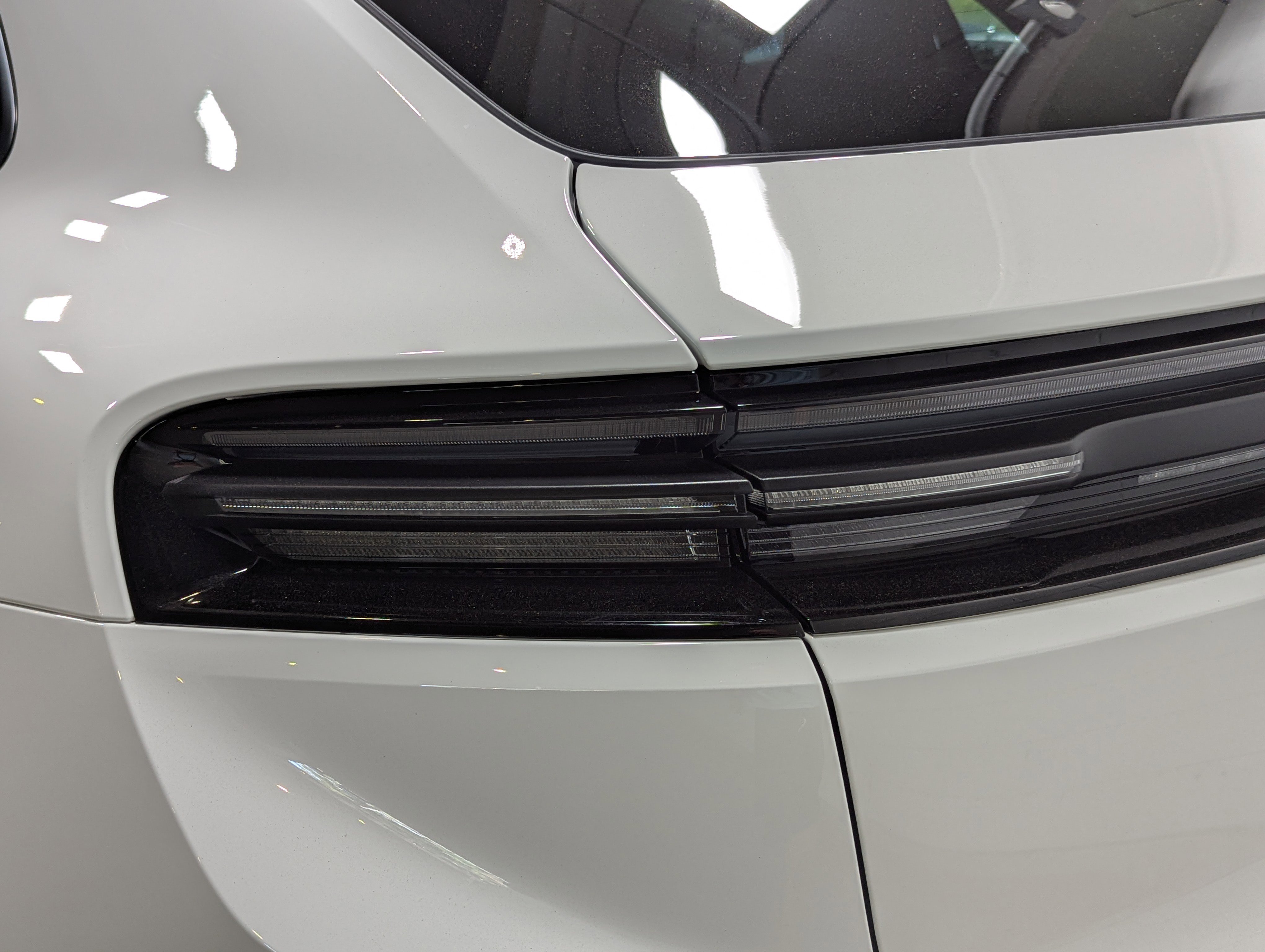 Certified 2025 Porsche Macan 4 Electric image 15