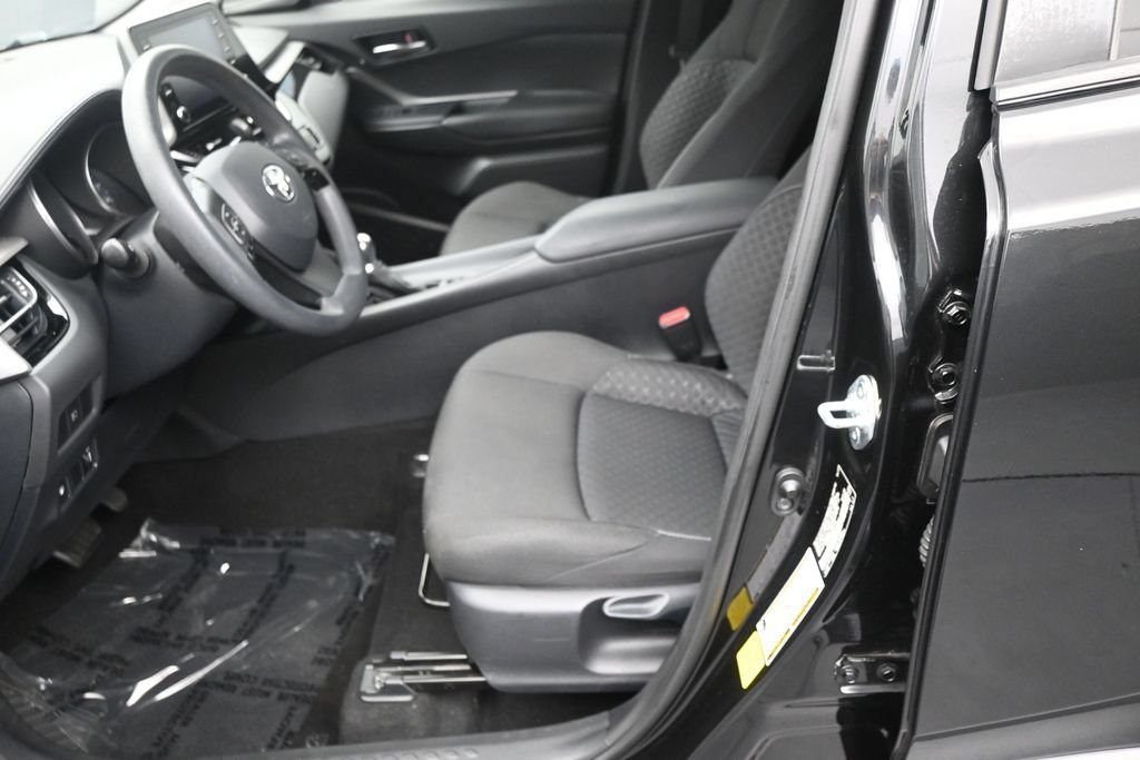 Used 2021 Toyota C-HR LE FWD image 15