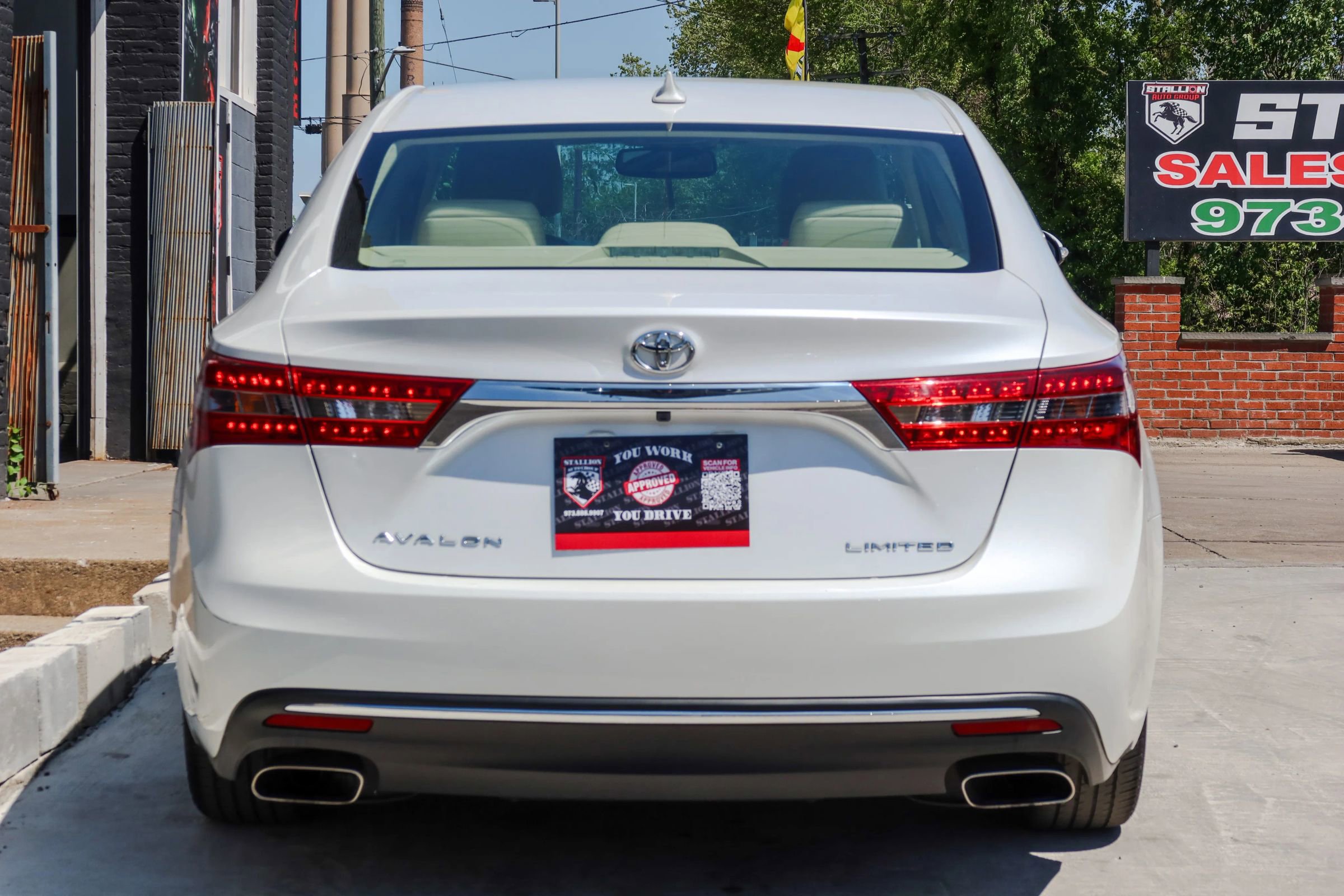 Used 2016 Toyota Avalon Limited w/ Toyota Safety Sense Package FWD image 7