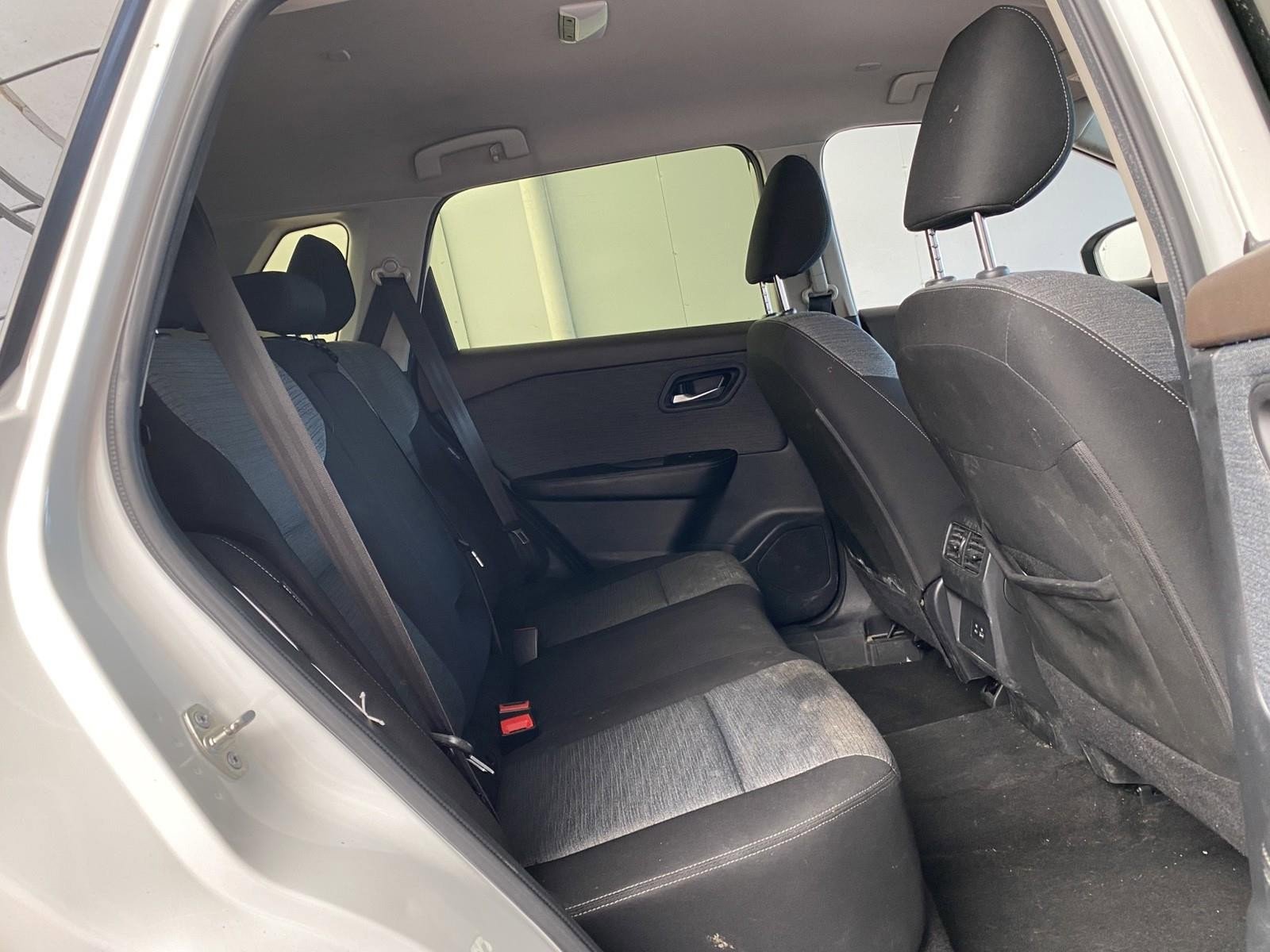 Used 2023 Nissan Rogue SV image 12