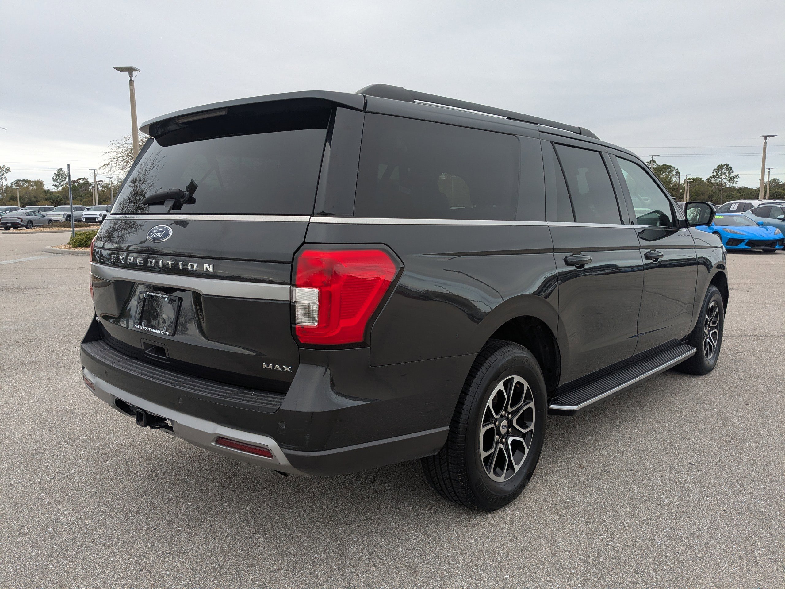 Used 2023 Ford Expedition Max XLT image 4