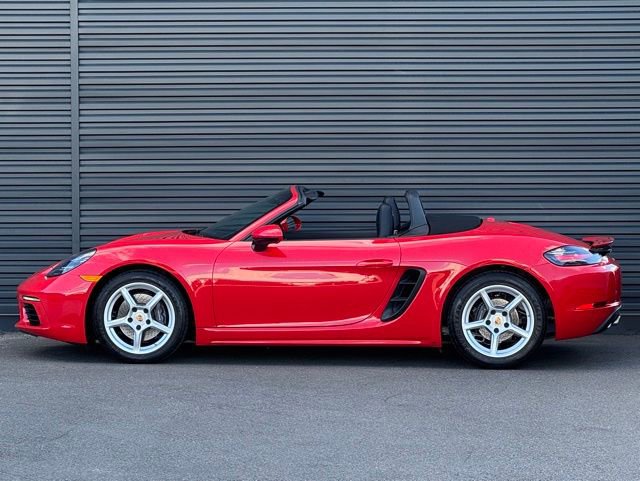 Used 2022 Porsche 718 Boxster RWD image 2