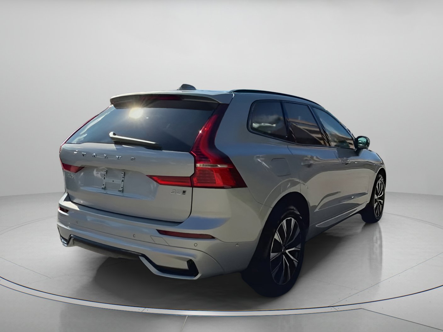 Used 2025 Volvo XC60 B5 Plus image 27