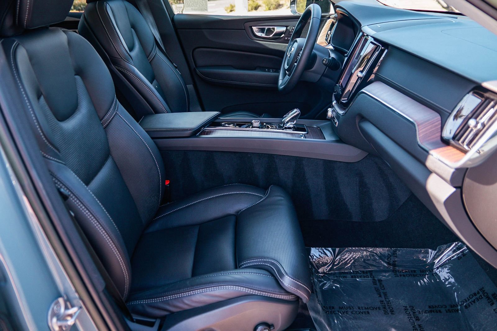 Used 2023 Volvo XC60 B5 Ultimate w/ Climate Package image 19