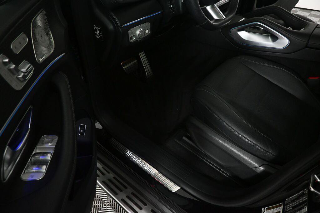 Used 2025 Mercedes-Benz GLS 580 4MATIC image 7