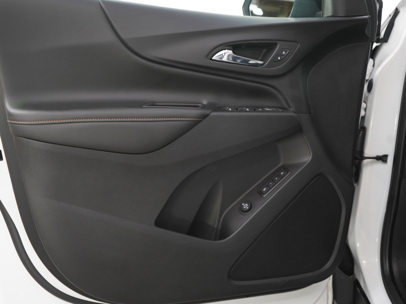 Used 2020 Chevrolet Equinox Premier w/ Premier Redline Edition image 19