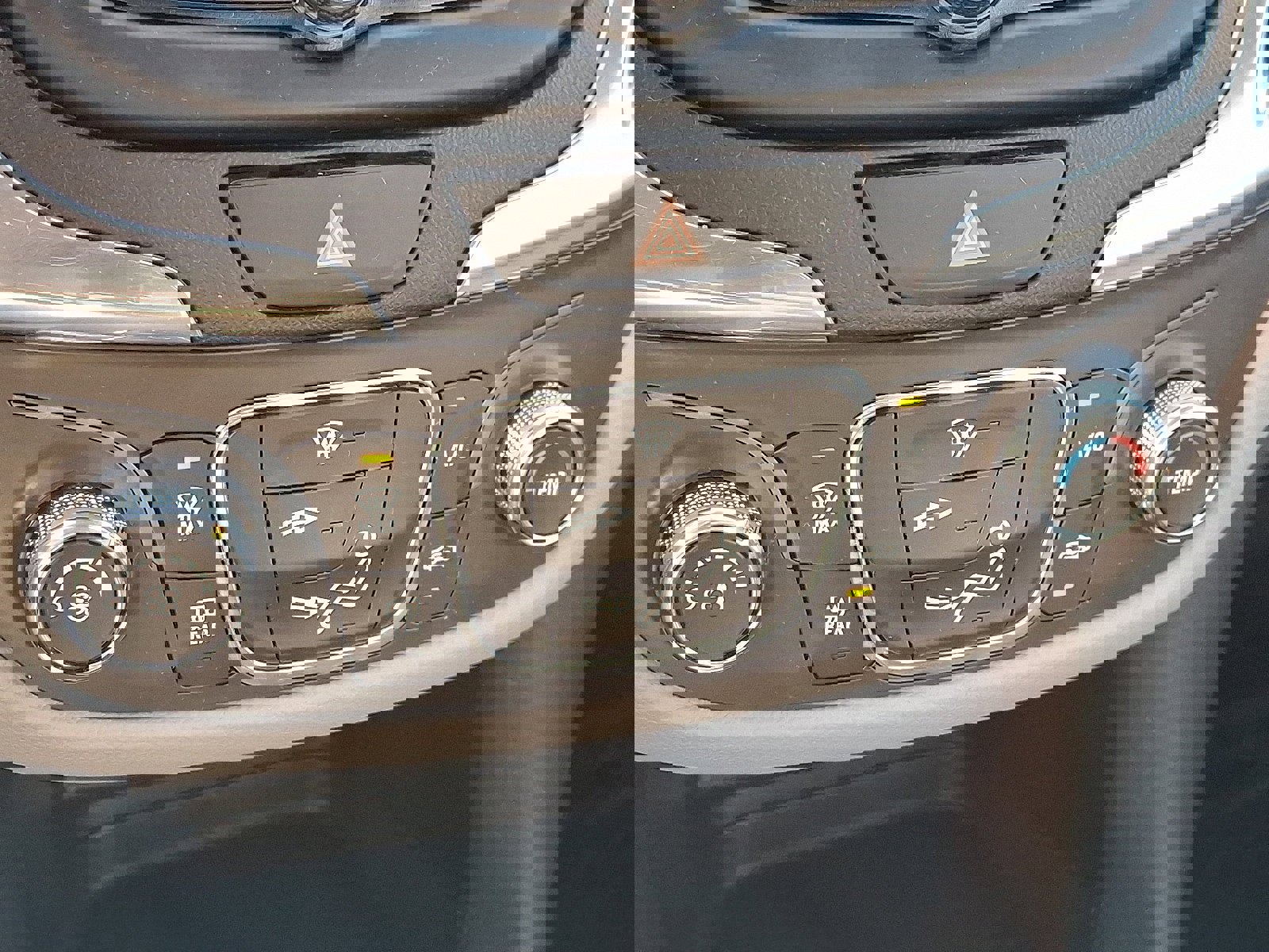 Used 2021 Chevrolet Equinox LT image 16