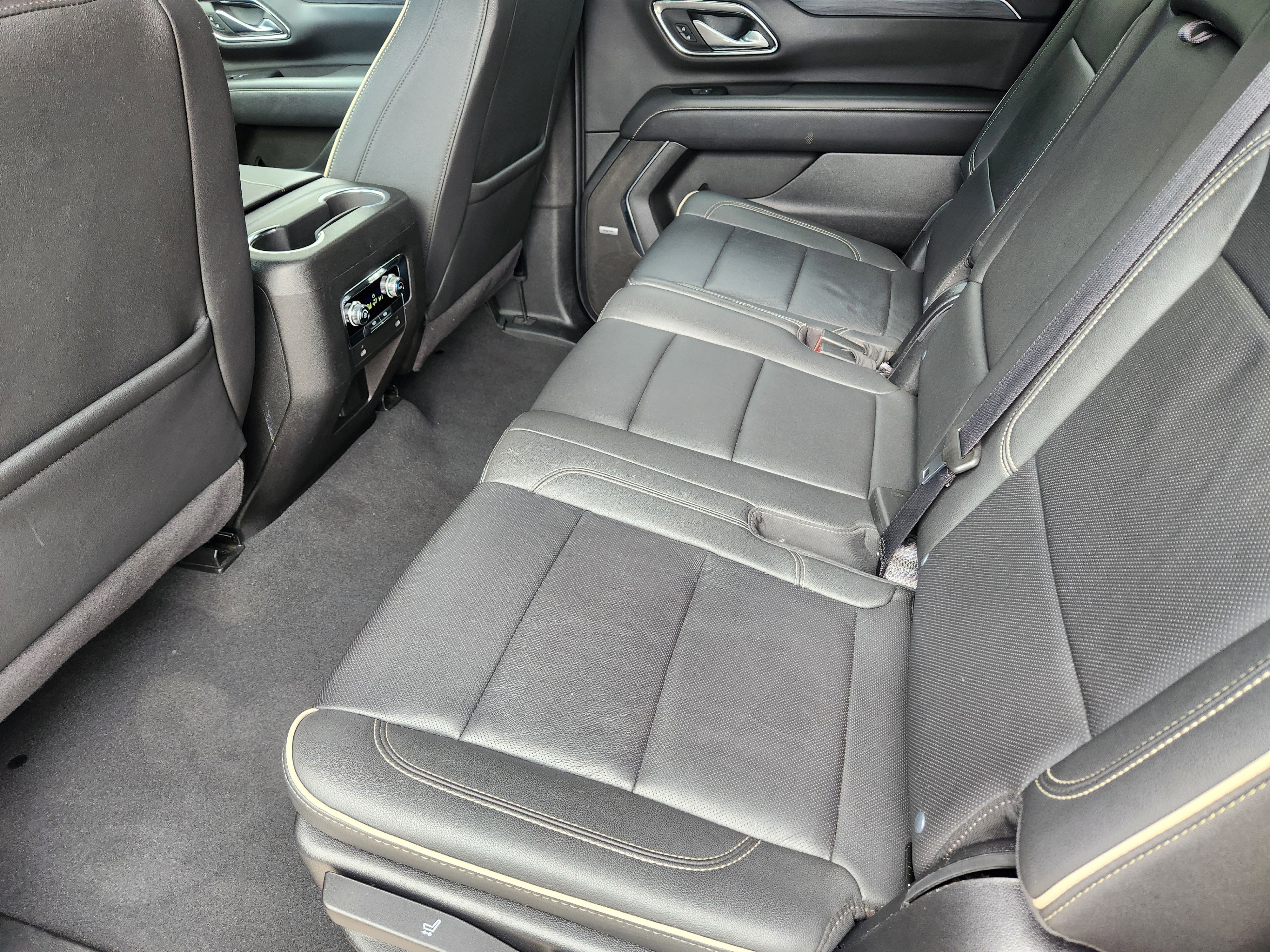 Used 2024 GMC Yukon XL SLT image 30