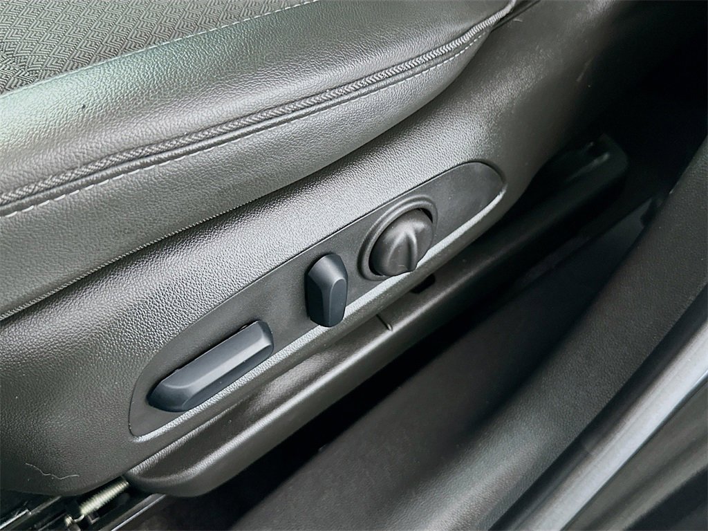 Used 2023 Buick Encore GX Select w/ Sport Touring Package image 18