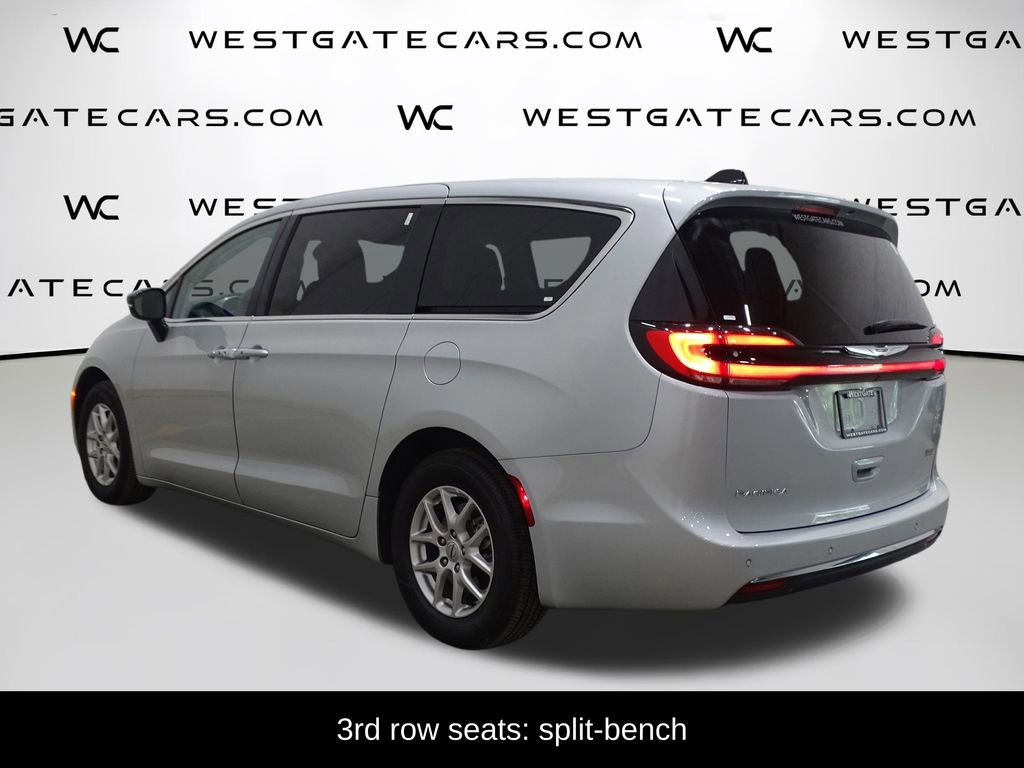 Used 2024 Chrysler Pacifica Touring-L image 5