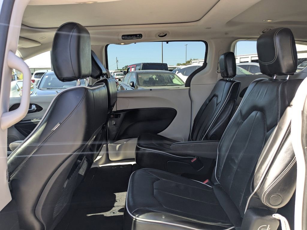 Used 2022 Chrysler Pacifica Limited FWD image 12