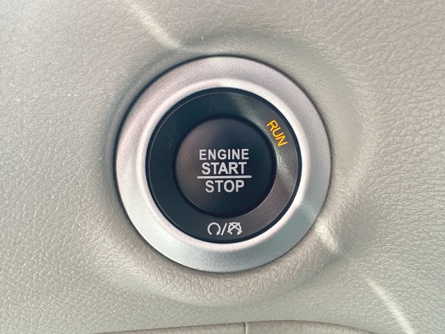Used 2024 Chrysler Pacifica Touring-L FWD image 16