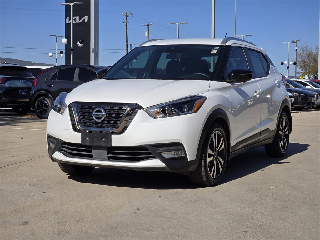 Used 2020 Nissan Kicks SR w/ SR Premium Package image 2